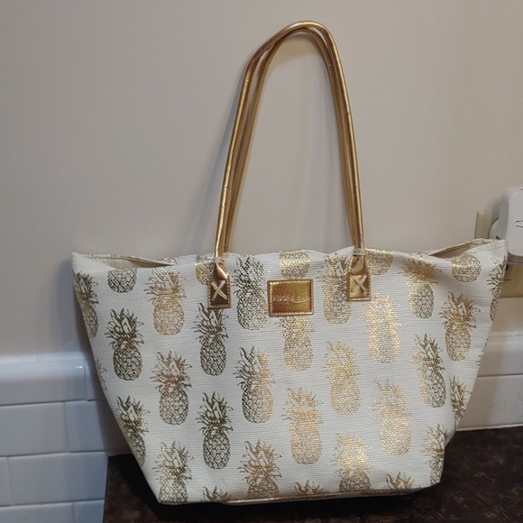 Adore Me Handbags - Light weight pineapple tote